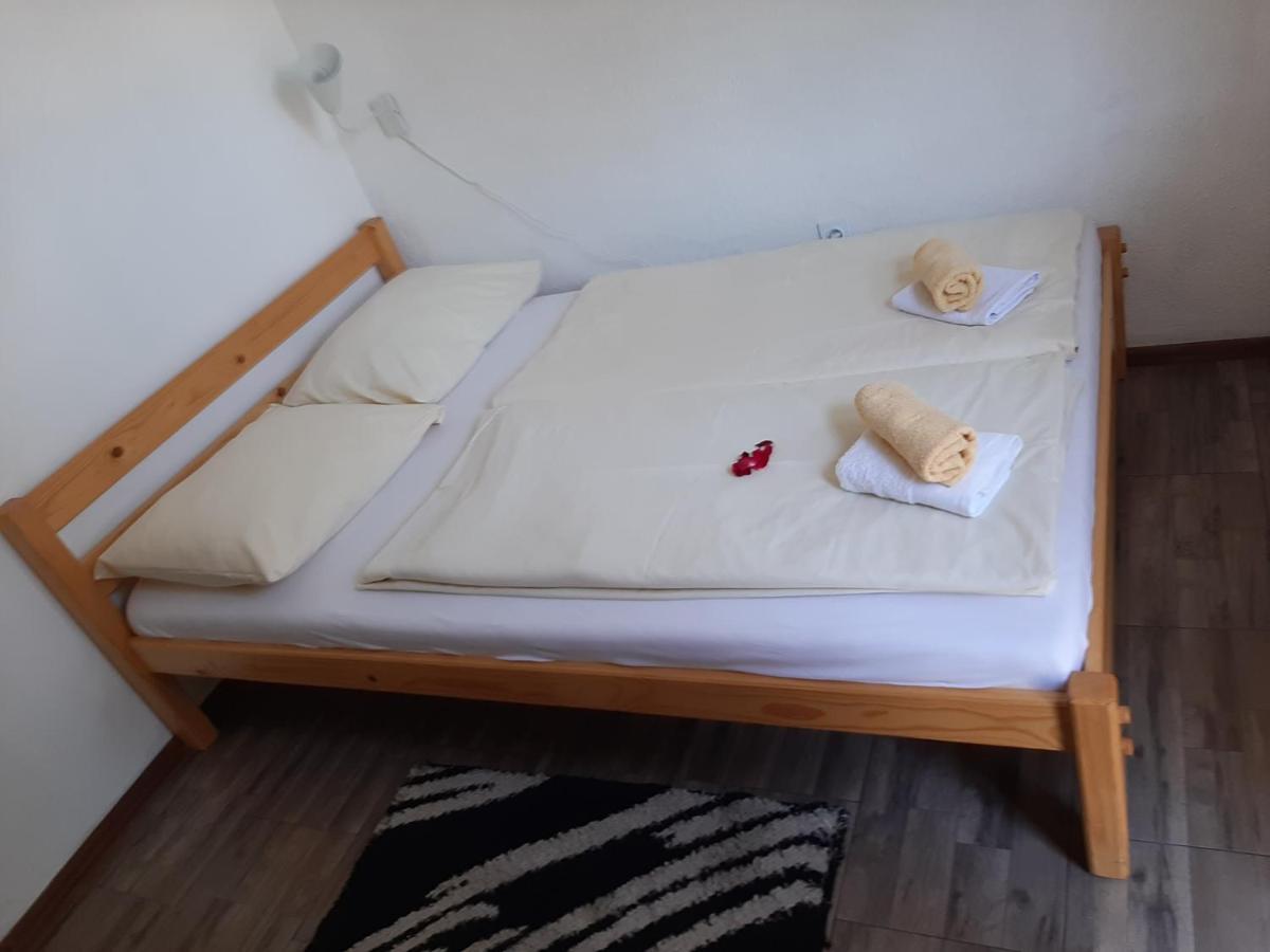 Soba Lana Hotel Яйце Екстериор снимка